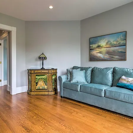 Charming Greenport Gem 1, 1 Mile To Ferry!-3