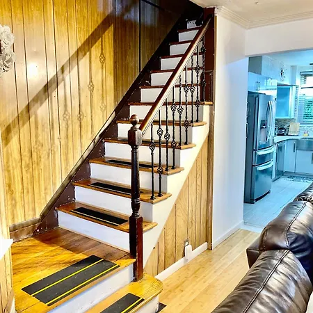 Lga Airport 3 Mins, Vacation 3 Bedroom Duplex House, Parking And Private Backyard, 9Mins Subway!-3