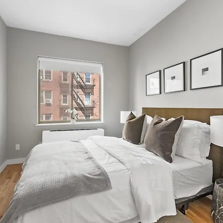Top Notch 2 Bedroom Suite Minutes From Central Park-3