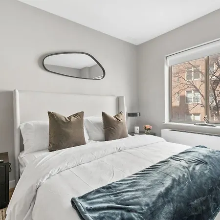 Top Notch 2 Bedroom Minutes From Central Park-2