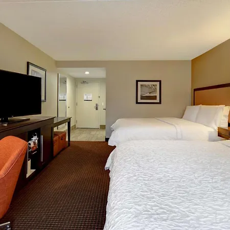 Hampton Inn NY-JFK-3