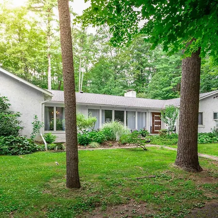 Casa Real About Expansive Woodstock House With Hot Tub-2