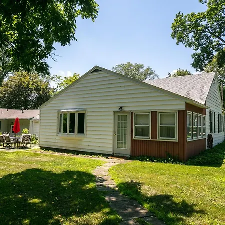 West Elmira 2-1, Sleeps 6, Washer Dryer, Wi-Fi-2