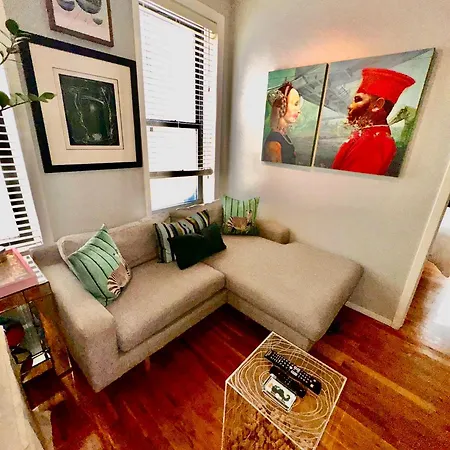 Amazing Ground Floor 2 Bedrooms In Nyc Subway Crossing The Street And One Station To Manhattan-2