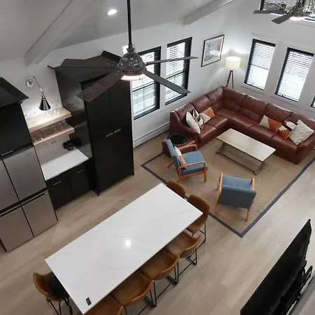 Modern Chalet With Hot Tub And Lake Access-3