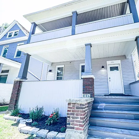 Modern 5Br Home Perfect For Families-3