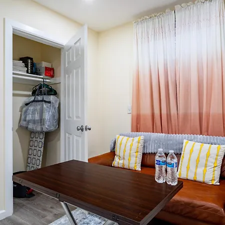Luxe Retreat 2 Bedroom Hideaway Minutes From Nyc-3