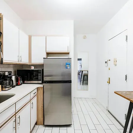 428-2E Newly Furnished 2Br Prime Midtown Sleeps 5-3