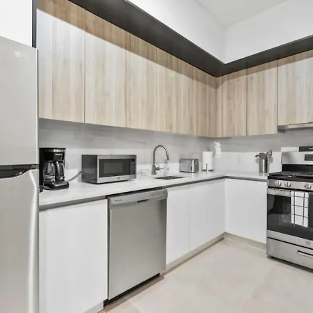 Top Notch 2Br 2Ba Suite Minutes To Central Park-3