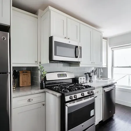 39-2 Renovated 3Br Prime Hudson Yards Area-2