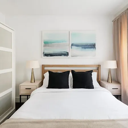 39-2 Renovated 3Br Prime Hudson Yards Area-3