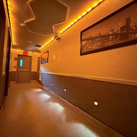 Umbrella Hotel Bronx-2