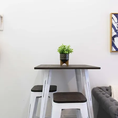 240-14 New Studio Prime Location W&D In Unit-3