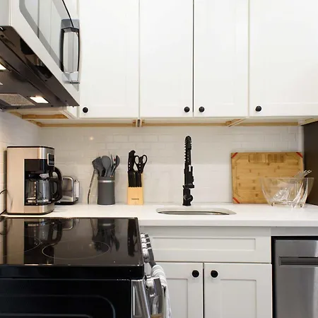 240-15 Luxury Studio Prime Location W&D-2