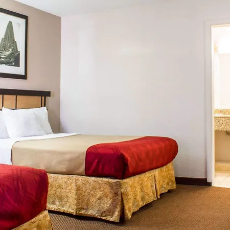 Econo Lodge Inn & Suites Colonie Center Mall-3