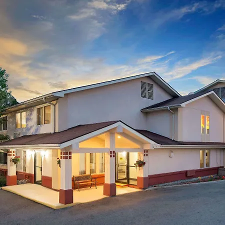 Super 8 By Wyndham Newburgh/West Point Stewart Intl Airport-2