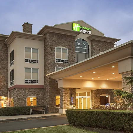 Holiday Inn Express & Suites Riverhead - Long Island By Ihg-2