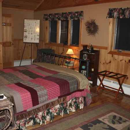 Kiwassa Lake Bed & Breakfast-2