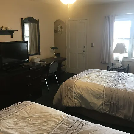 Longhouse Lodge Motel-2