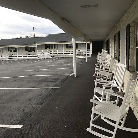 Longhouse Lodge Motel-3
