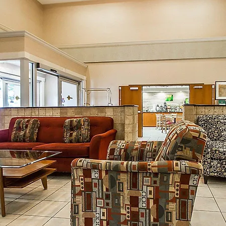 Quality Inn & Suites Fishkill South Near I-84-3
