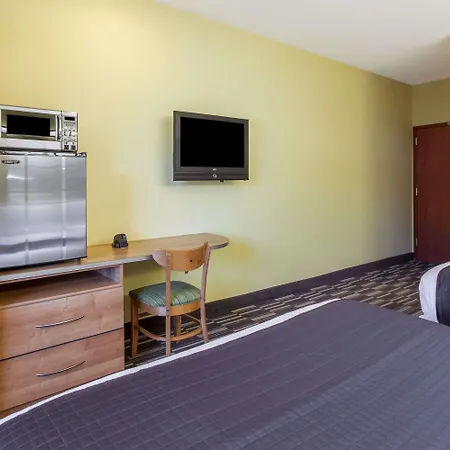 Microtel Inn & Suites By Wyndham Johnstown-3