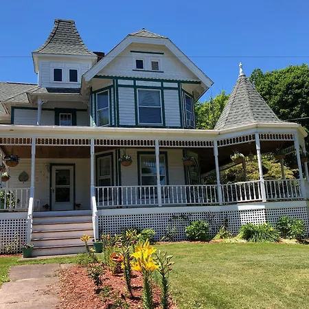 Antique Rose Inn Windham-3