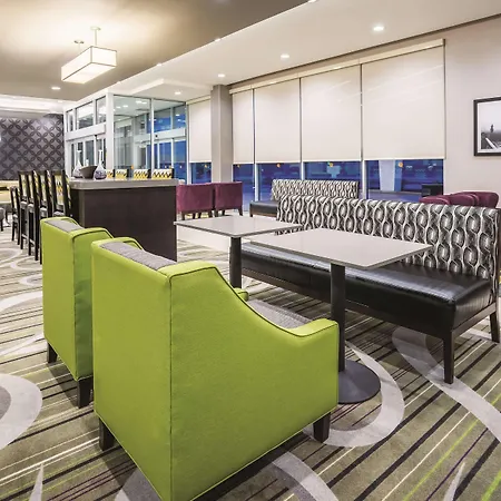 La Quinta Inn & Suites By Wyndham Clifton Park Saratoga Area 1749 Route 9-2
