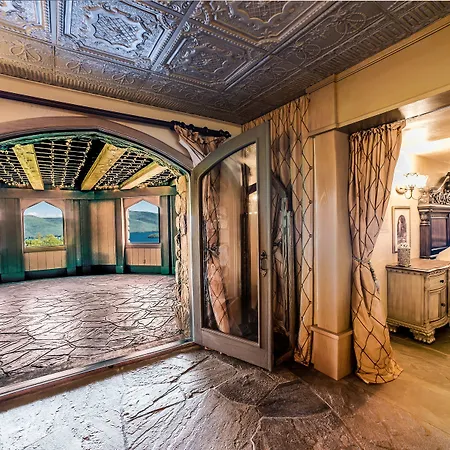 Highlands Castle Overlooking Lake George Plus 2 Other Castles & Suites-2