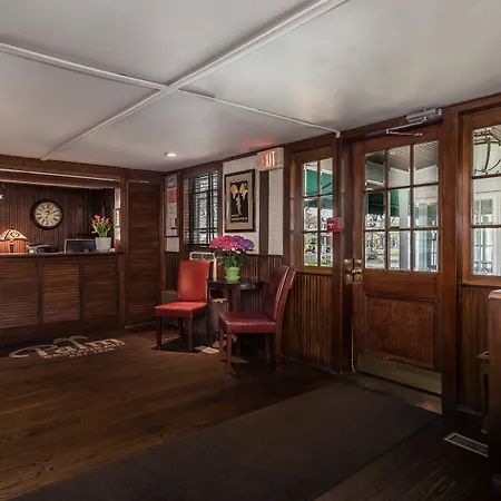 The Huntting Inn-2