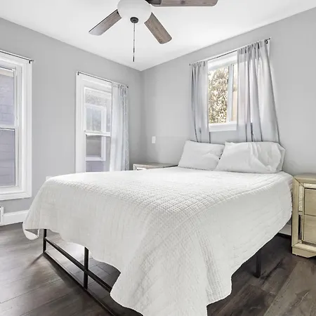 Modern 5Br Home Perfect For Families-2