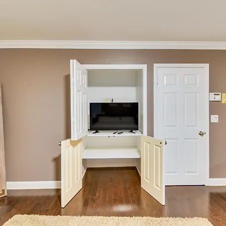 Spacious Rochester Home W/ Heated Pool & Hot Tub!-2