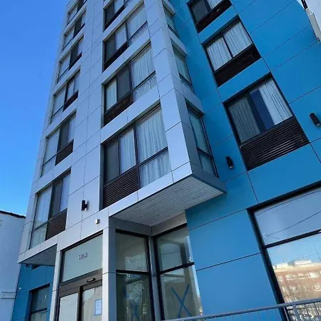 Royal Hotel Bronx-3