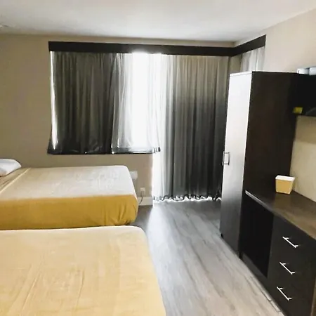 Royal Hotel Bronx-2