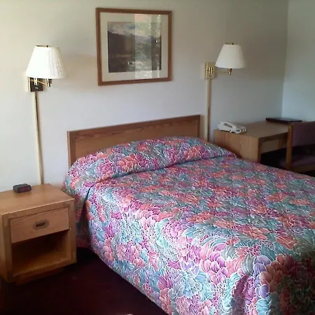 Carriage House Motor Inn-2
