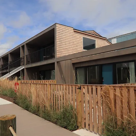 The Shoals Suites & Slips-3