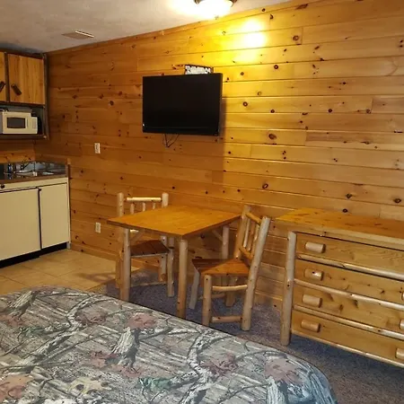 Pine Knoll Hotel Lakeside Lodge & Cabin-3