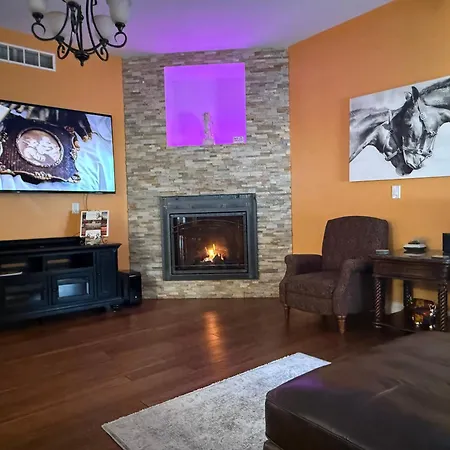 Saratoga Oasis: 9-Bedroom Retreat with Heated Pool and Hot Tub-2