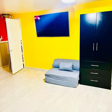 Large 3-Bedrooms/2-Bath Apt, One Block To Train-2