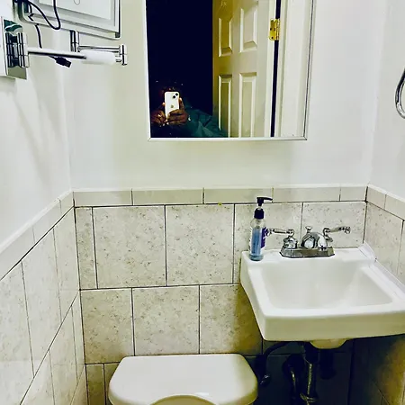 Large 3-Bedrooms/2-Bath Apt, One Block To Train-3