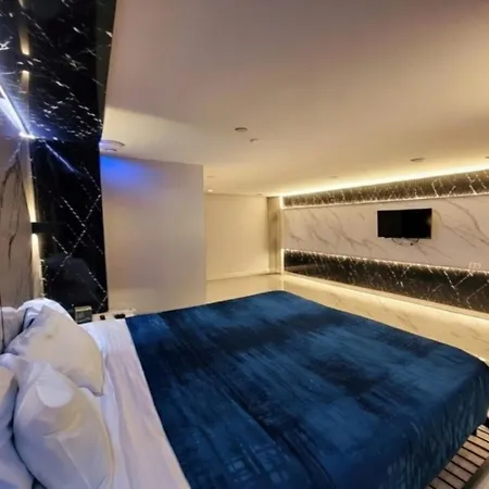 Umbrella Hotel Brooklyn - Newly Renovated-2
