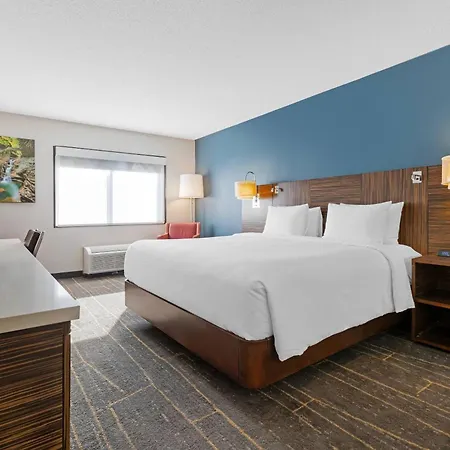The Lux Hotel & Conference Center, An Ascend Collection Hotel-3