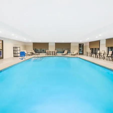 Wingate By Wyndham Niagara Falls-3