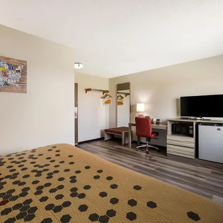 Econo Lodge Inn & Suites Canandaigua - Finger Lakes Area-3
