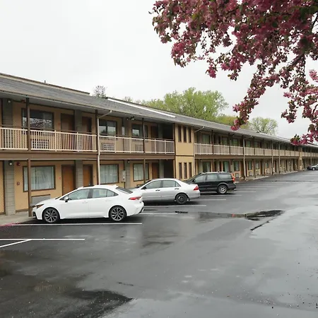 Econo Lodge Inn & Suites Colonie Center Mall-2