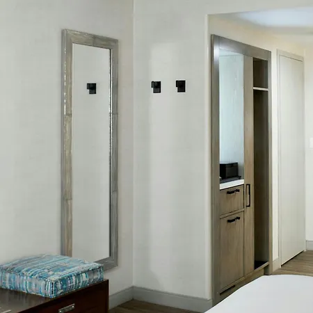 The Del Monte Lodge Renaissance Rochester Hotel & Spa-2