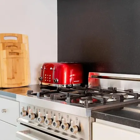 E10-2 Designer East Village Townhouse 1Br W D-2