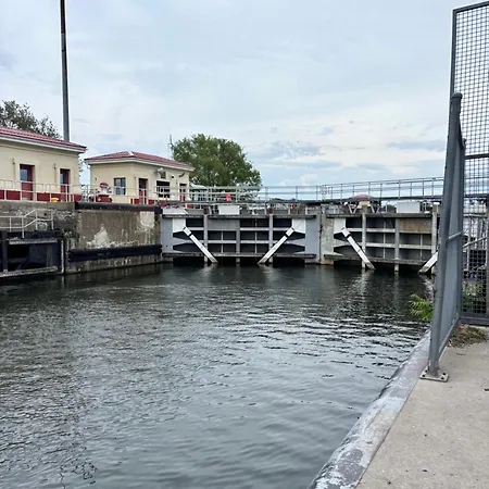 Buffalo'S River Den-2