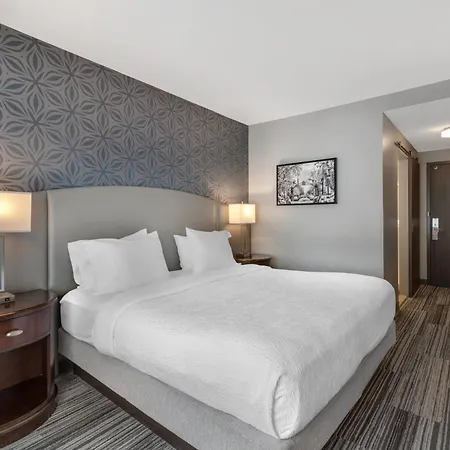 Best Western Plus Franklin Square Inn-3