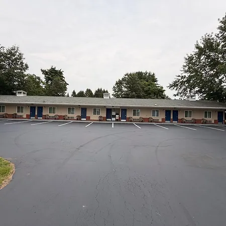 Blue Sky Inn Glens Falls-Saratoga-Lake George-2